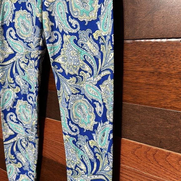 French Laundry Stretchy Blue and Green Paisley Print Leggings - Picture 4 of 7